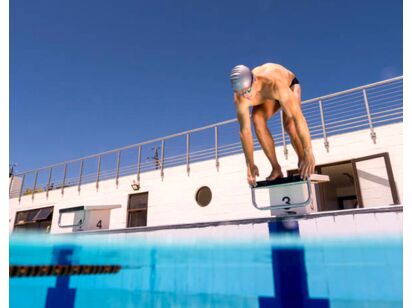 Swimming Briefs vs. Swimming Jammers - Speedo
